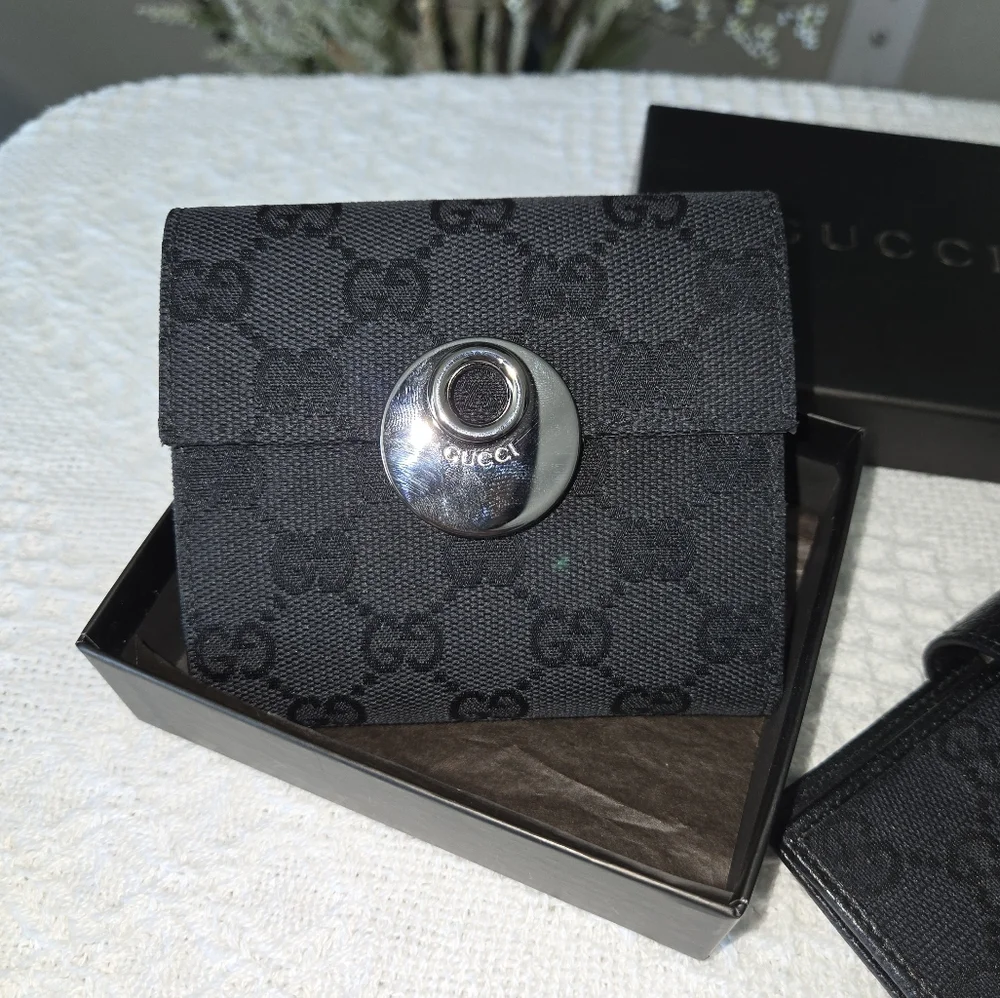 Like New! Gucci Bundle - GG Black Cloth Wallet and Agenda - Picture 3 of 16